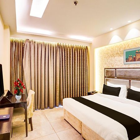 Super Townhouse Pitampura West Enclave Hotel Delhi Kültér fotó