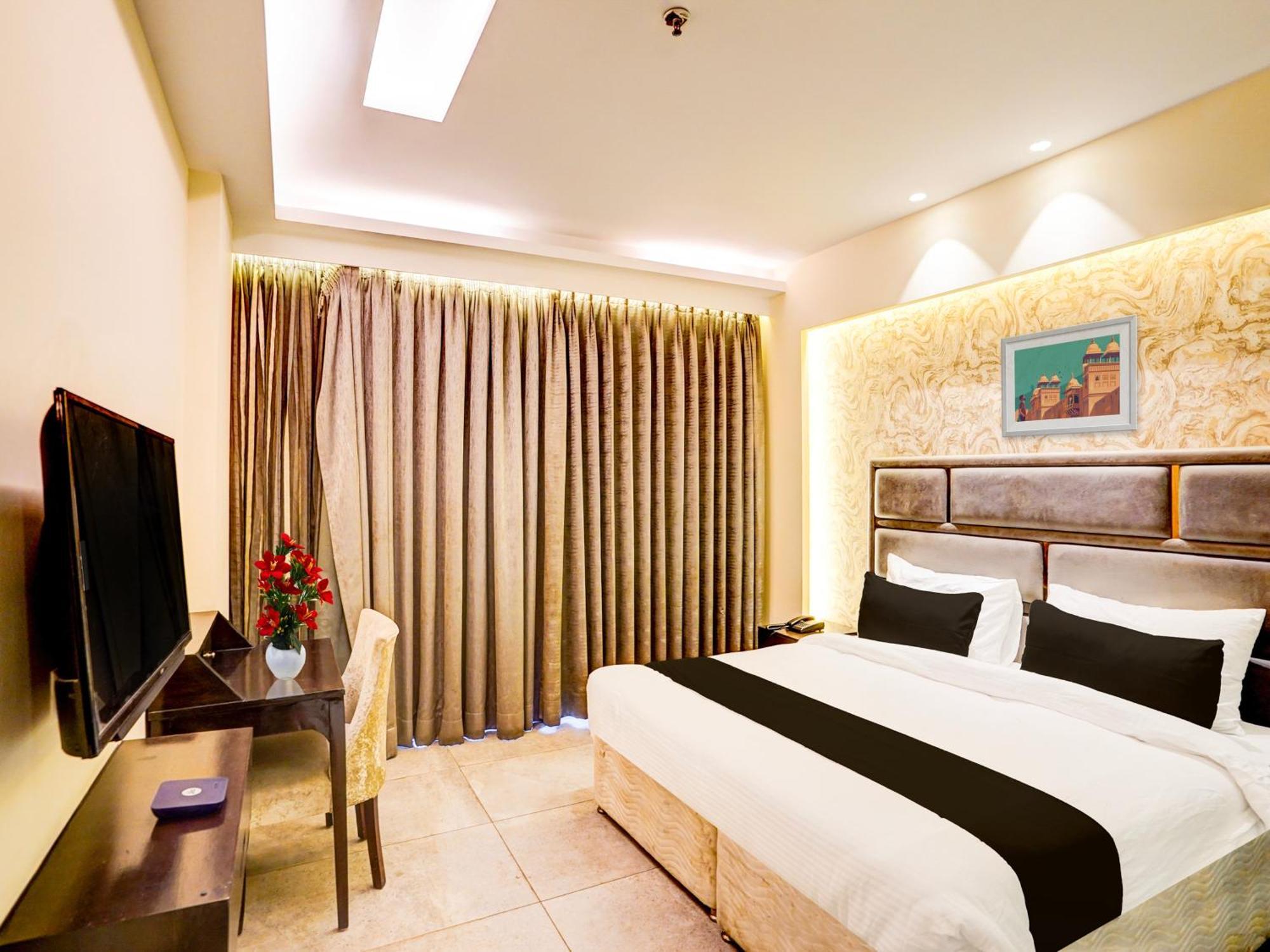 Super Townhouse Pitampura West Enclave Hotel Delhi Kültér fotó