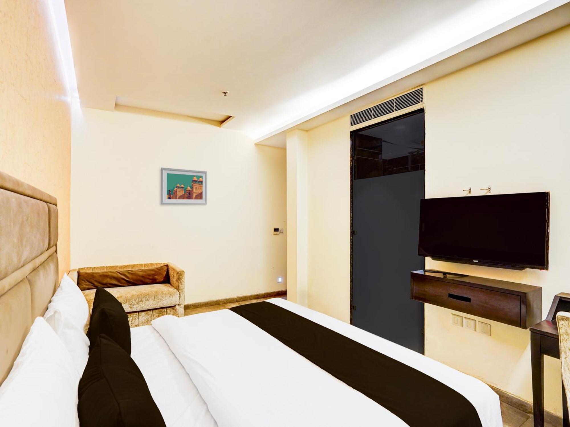 Super Townhouse Pitampura West Enclave Hotel Delhi Kültér fotó
