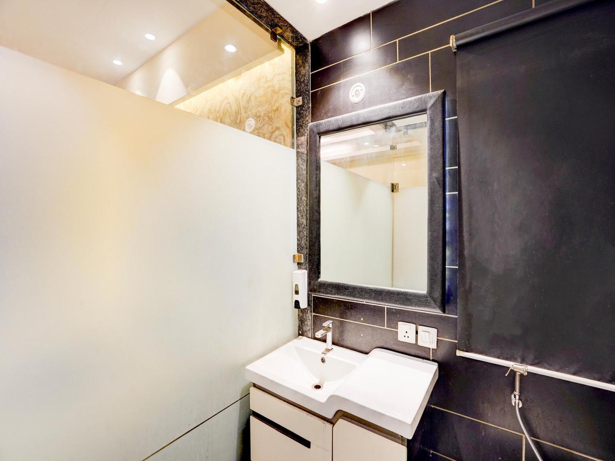 Super Townhouse Pitampura West Enclave Hotel Delhi Kültér fotó