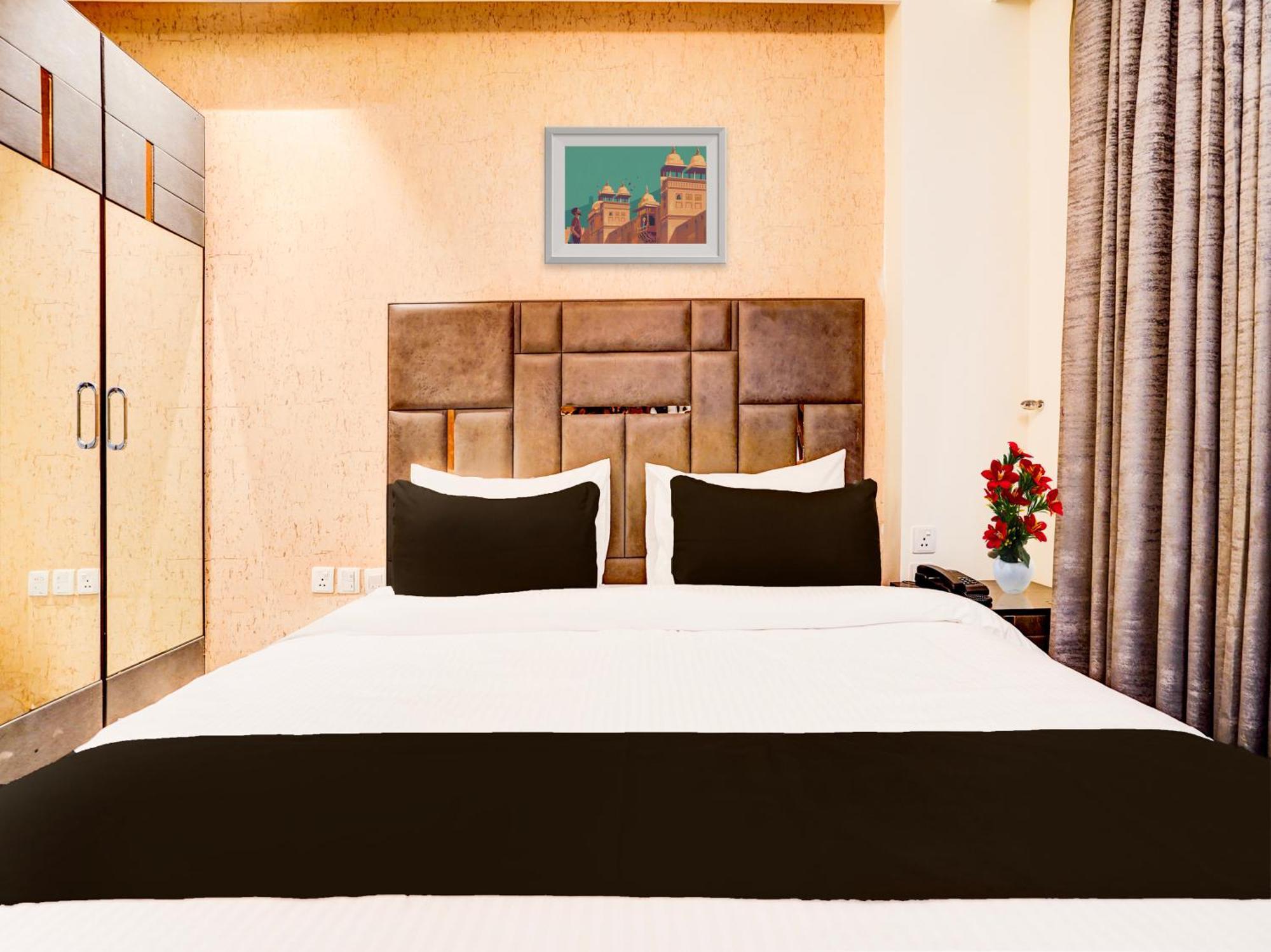 Super Townhouse Pitampura West Enclave Hotel Delhi Kültér fotó