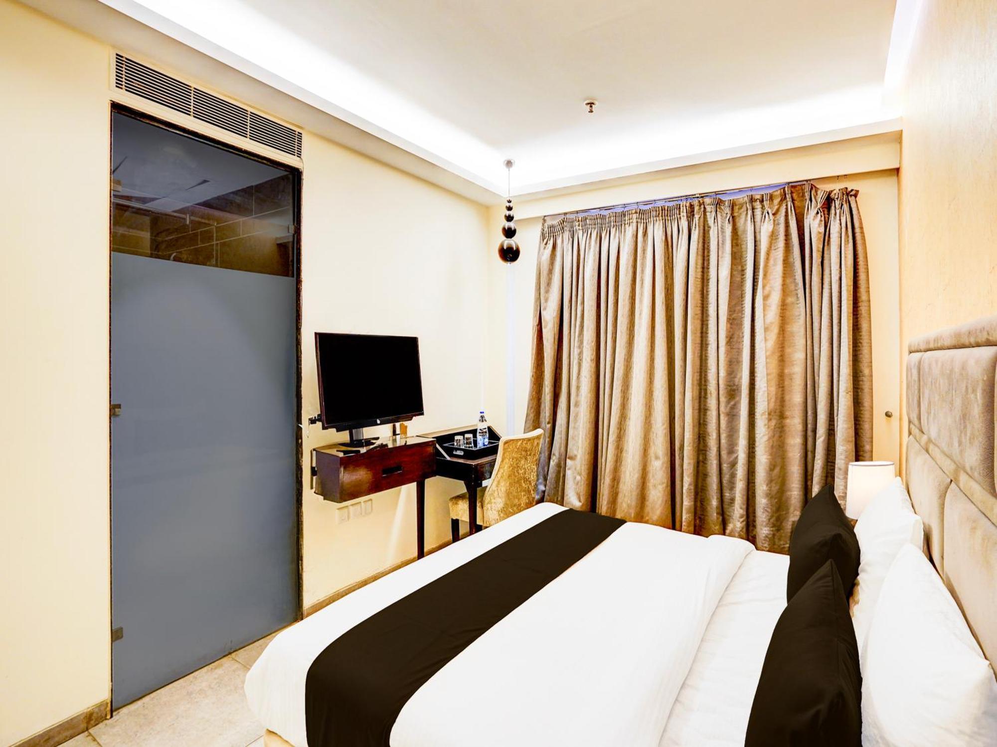 Super Townhouse Pitampura West Enclave Hotel Delhi Kültér fotó