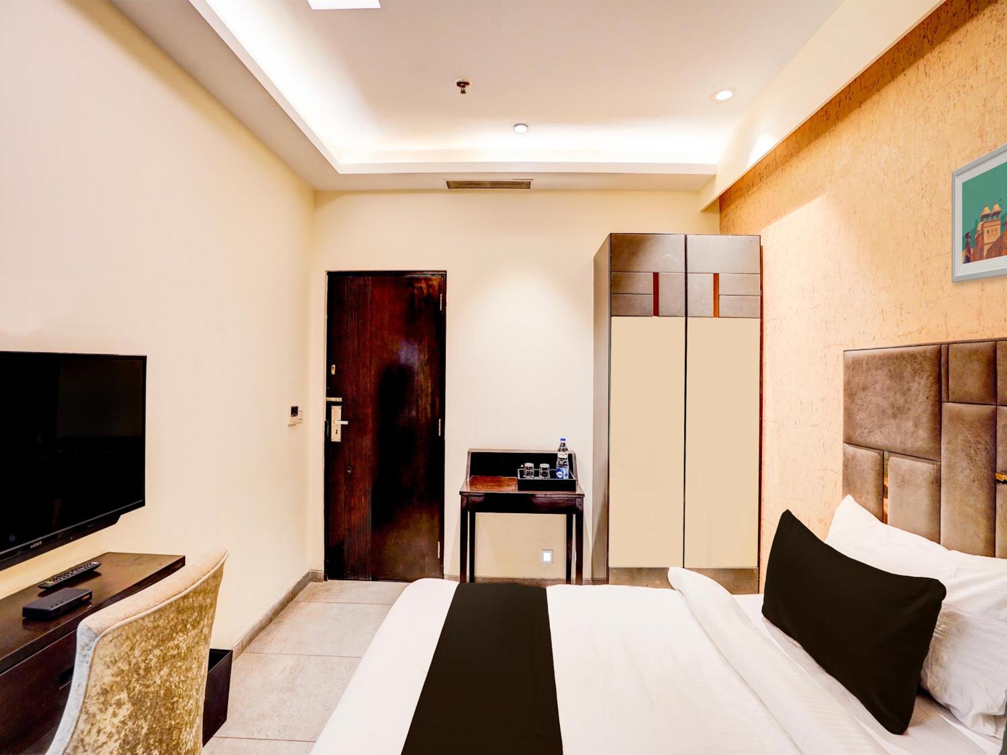 Super Townhouse Pitampura West Enclave Hotel Delhi Kültér fotó