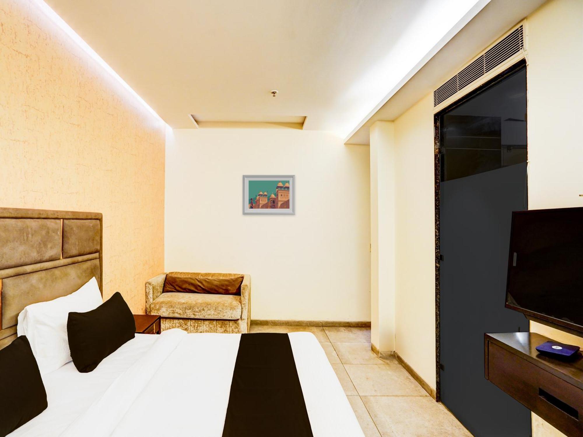 Super Townhouse Pitampura West Enclave Hotel Delhi Kültér fotó